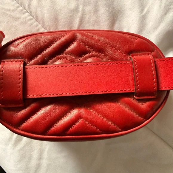 Gucci Red Leather Belt Bag with Gold Logo - Picture 3 of 4